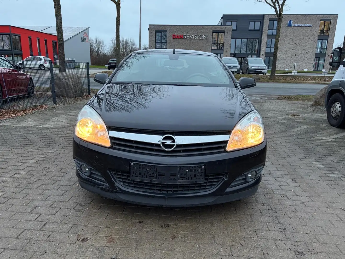 Opel Astra Twin Top 1.6 Cosmo Klima Sitzhzg Leder Temp AHK Schwarz - 2