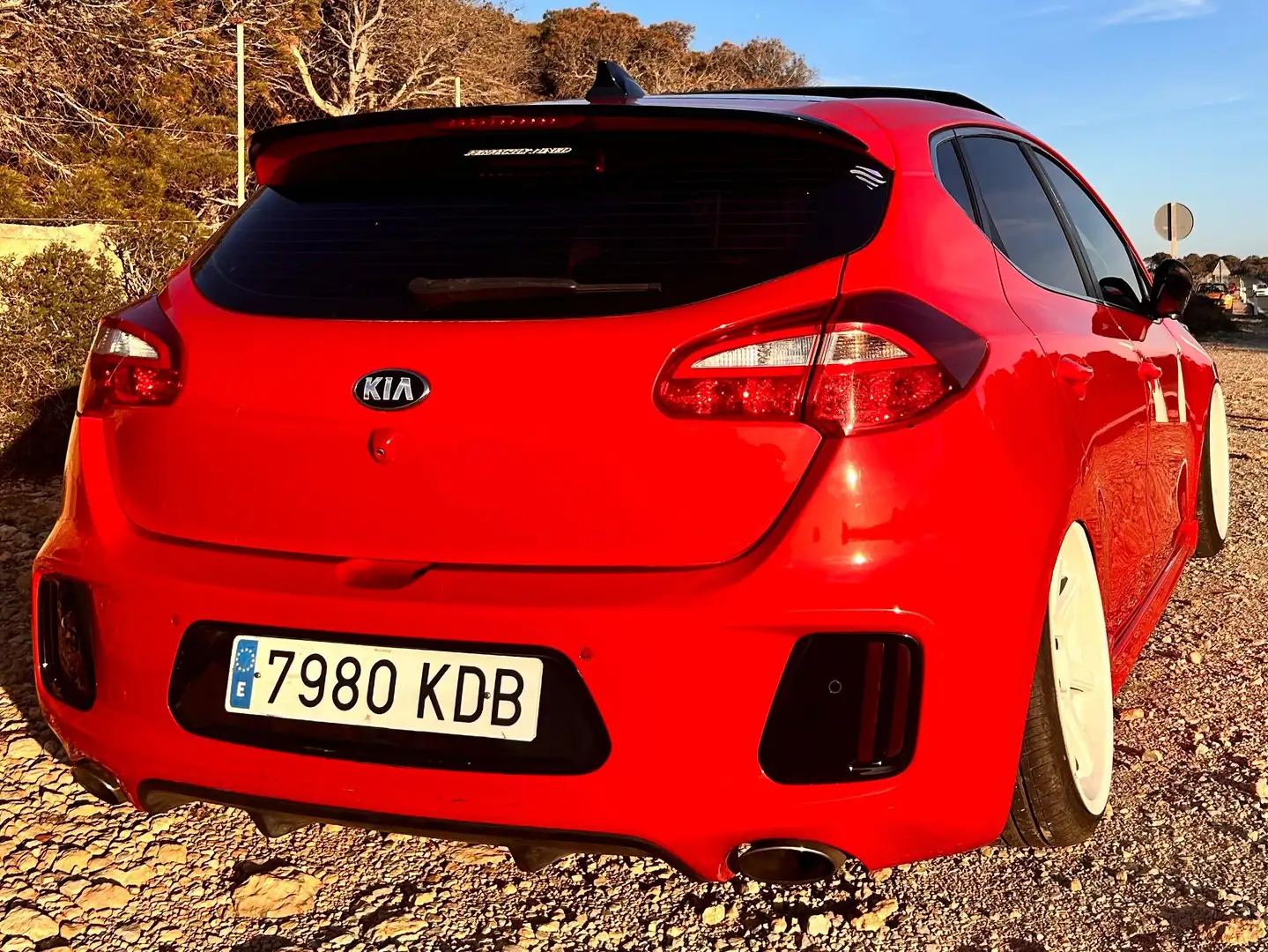Kia Ceed / cee'd Cee´d 1.0 T-GDI Eco-Dynamics x-Tech17 120 x-Tech17 Rojo - 2