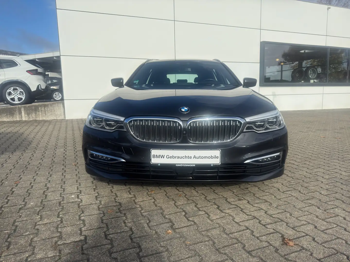 BMW 520 d xDrive Touring Luxury Line LED+HUD+StandHZ Grau - 2