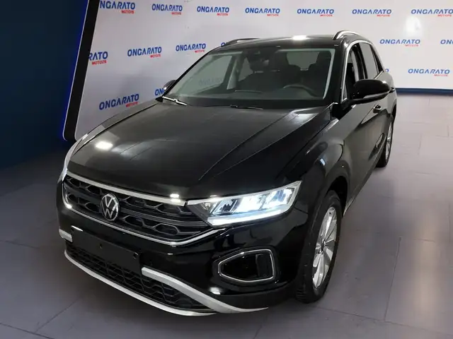 Volkswagen T-Roc view 3