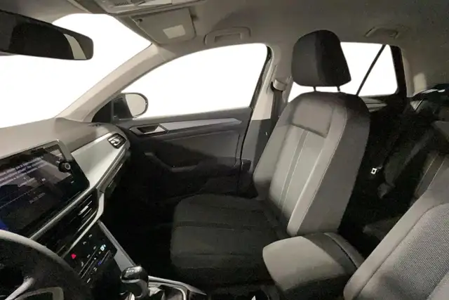 Volkswagen T-Roc view 8