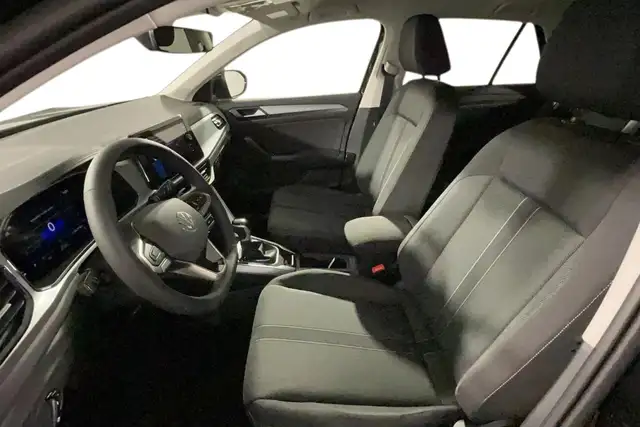 Volkswagen T-Roc view 13