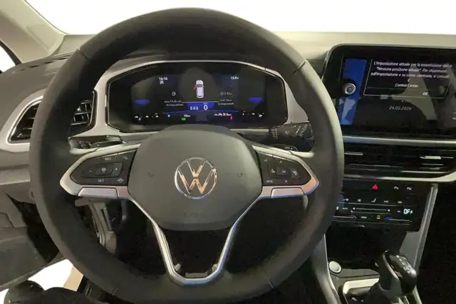 Volkswagen T-Roc view 11