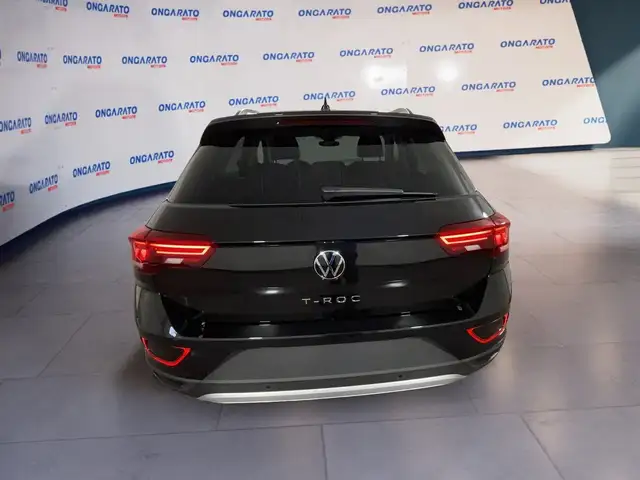Volkswagen T-Roc view 5