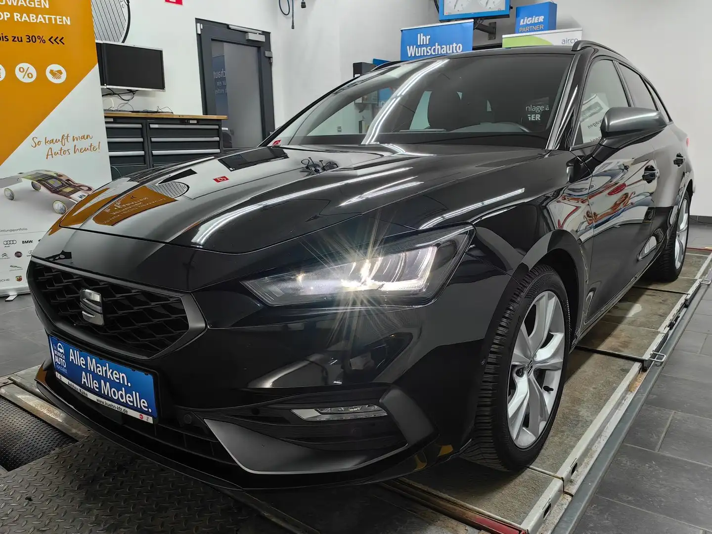 SEAT Leon FR 1.5 eTSI DSG ACT Metallic*NAVI*LED*DAB* Schwarz - 1