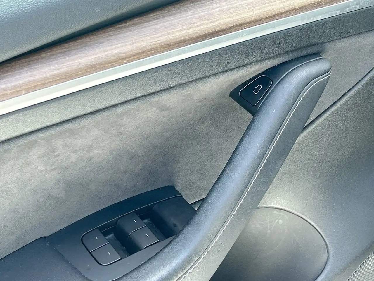 Tesla Model 3 снимка Tesla Model 3