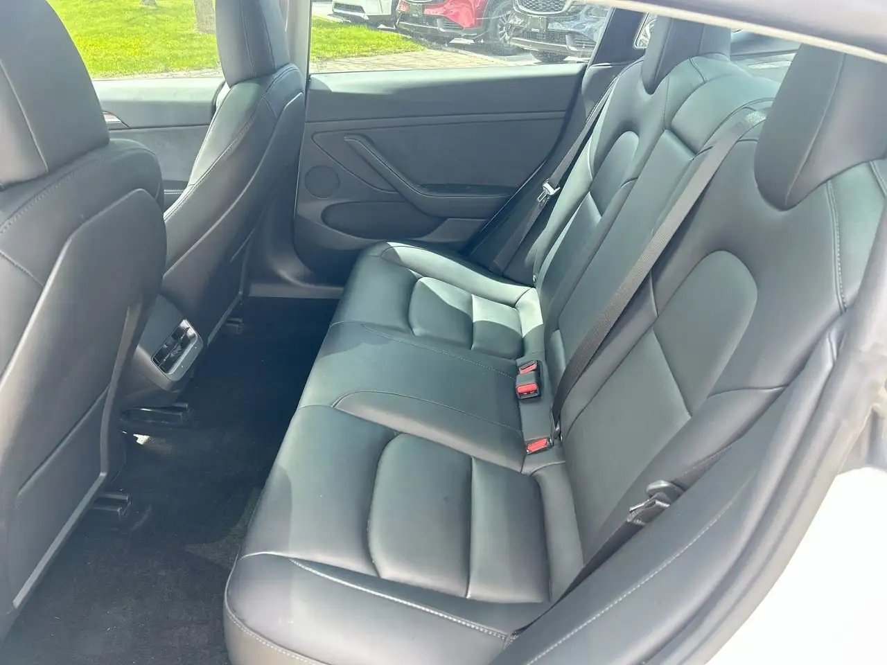 Tesla Model 3 снимка Tesla Model 3
