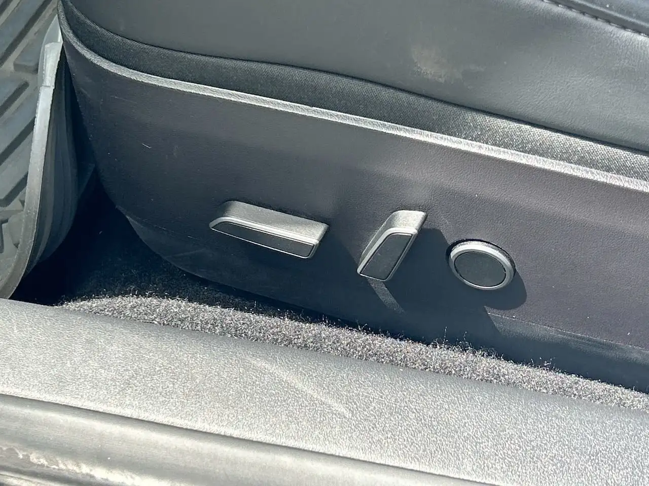 Tesla Model 3 снимка Tesla Model 3