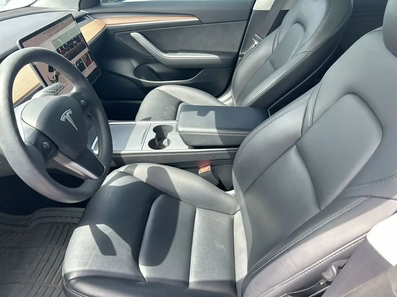 Tesla Model 3 снимка Tesla Model 3
