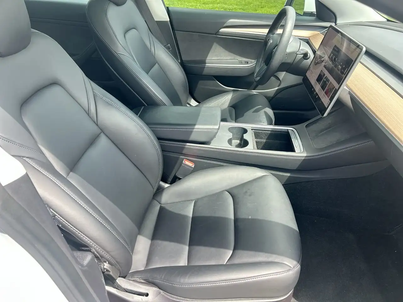 Tesla Model 3 снимка Tesla Model 3