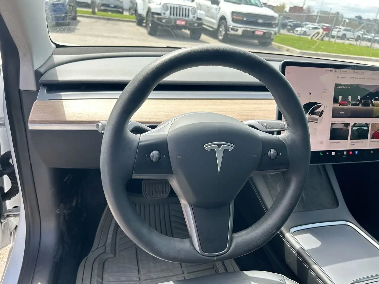 Tesla Model 3 снимка Tesla Model 3