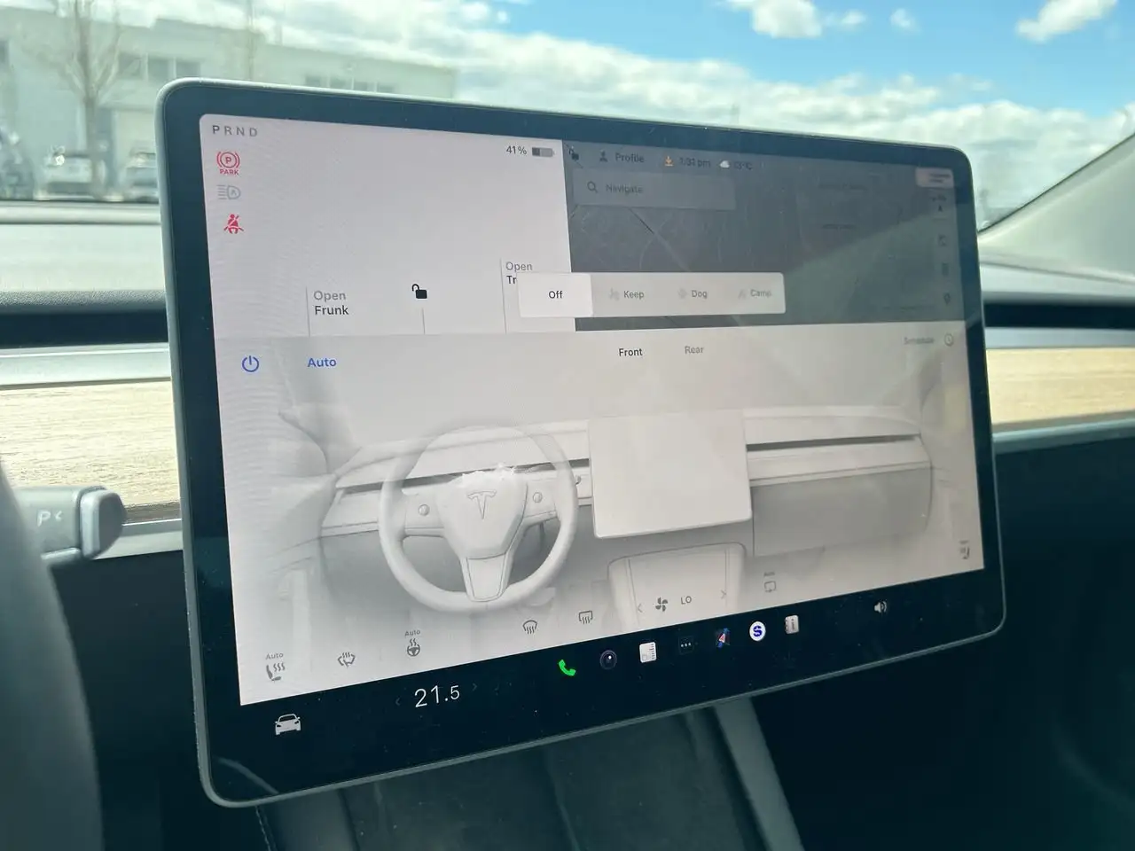 Tesla Model 3 снимка Tesla Model 3
