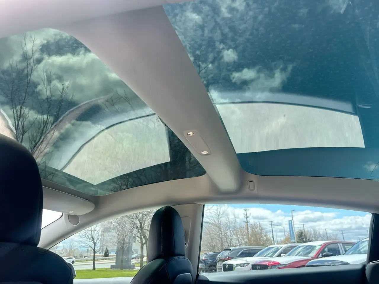 Tesla Model 3 снимка Tesla Model 3