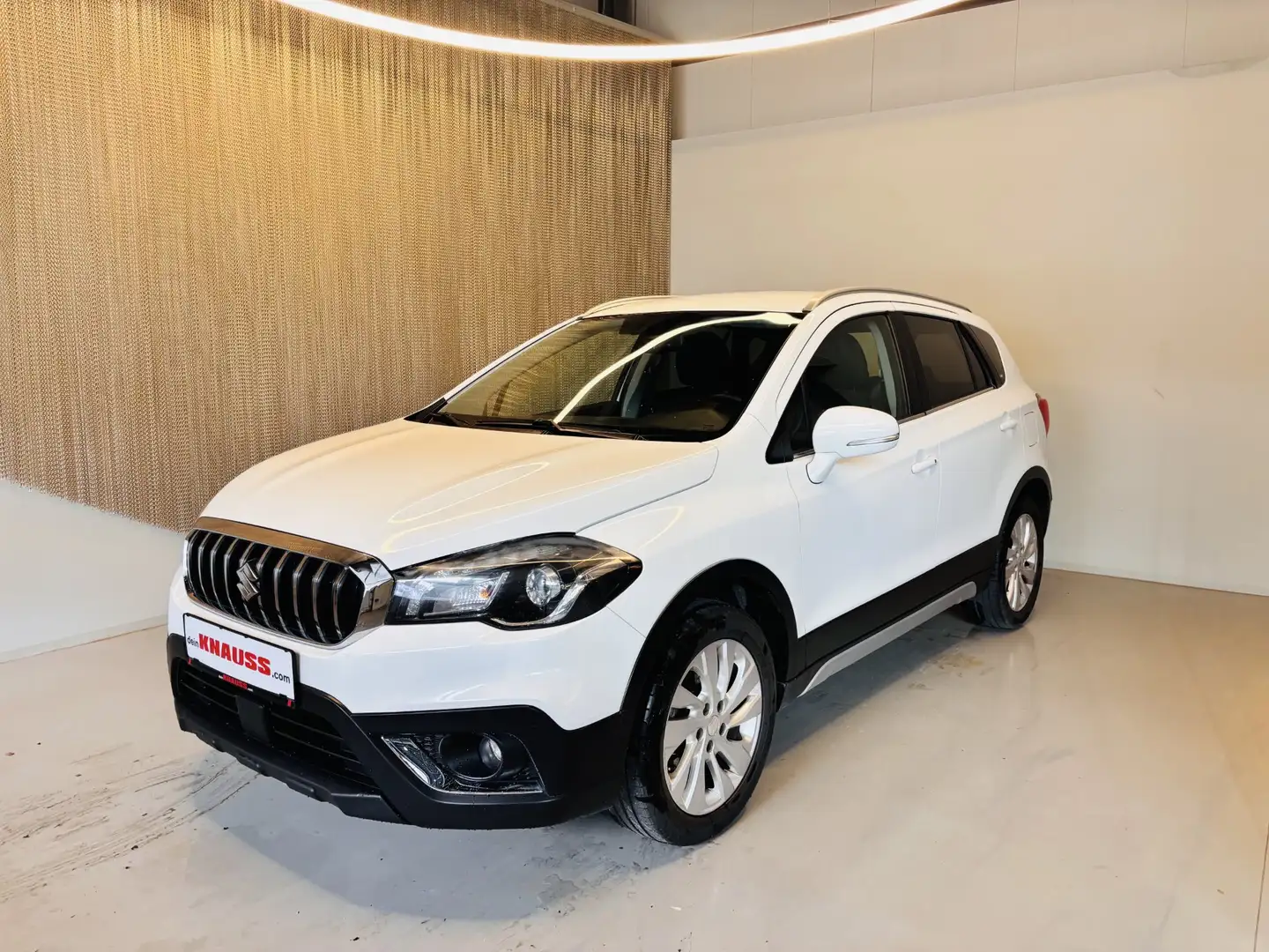 Suzuki SX4 S-Cross 1,6 DDiS 4WD shine Weiß - 1