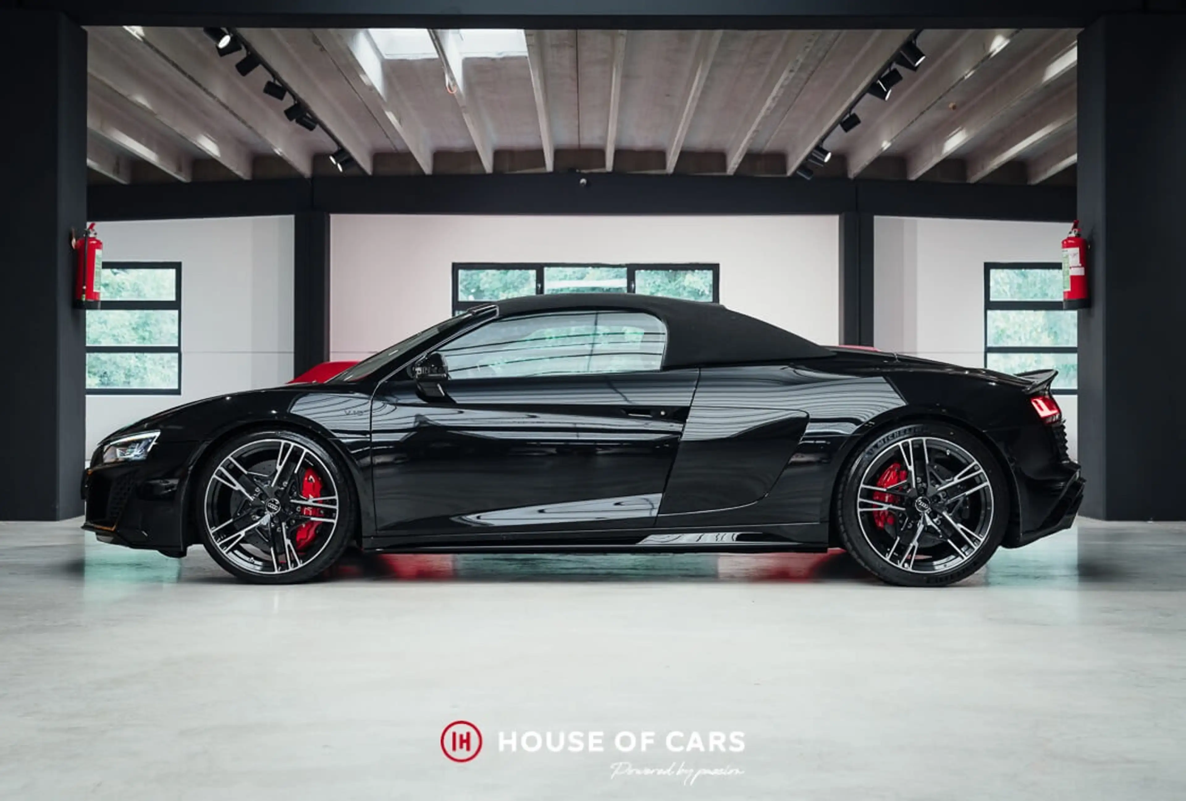 Audi R8 II SPYDER 5.2 V10 PERF QUATTRO JUST SERVICED — photo 10