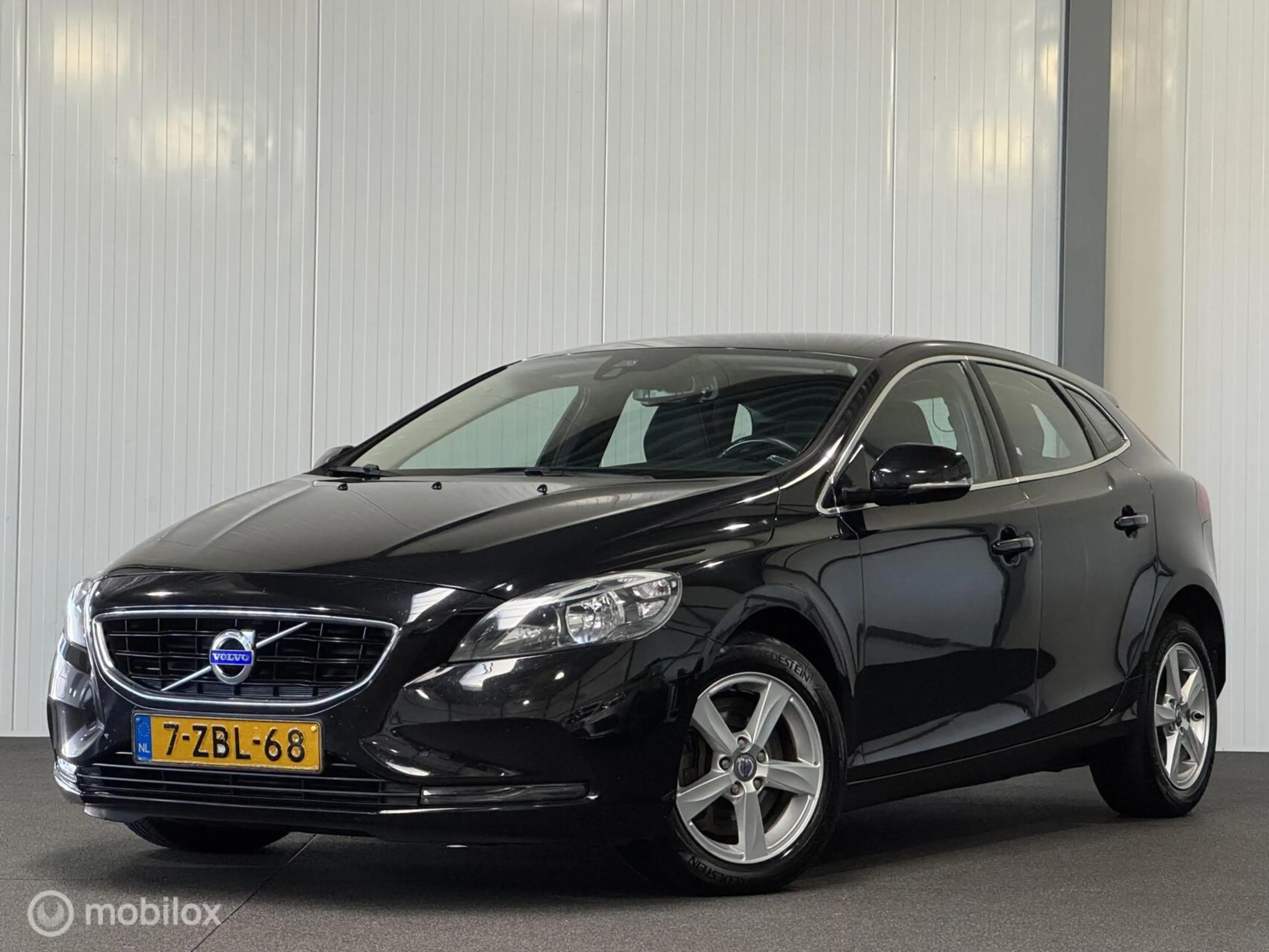 Volvo V40 2.0 D4 Momentum Business [ NAP climate navi ]
