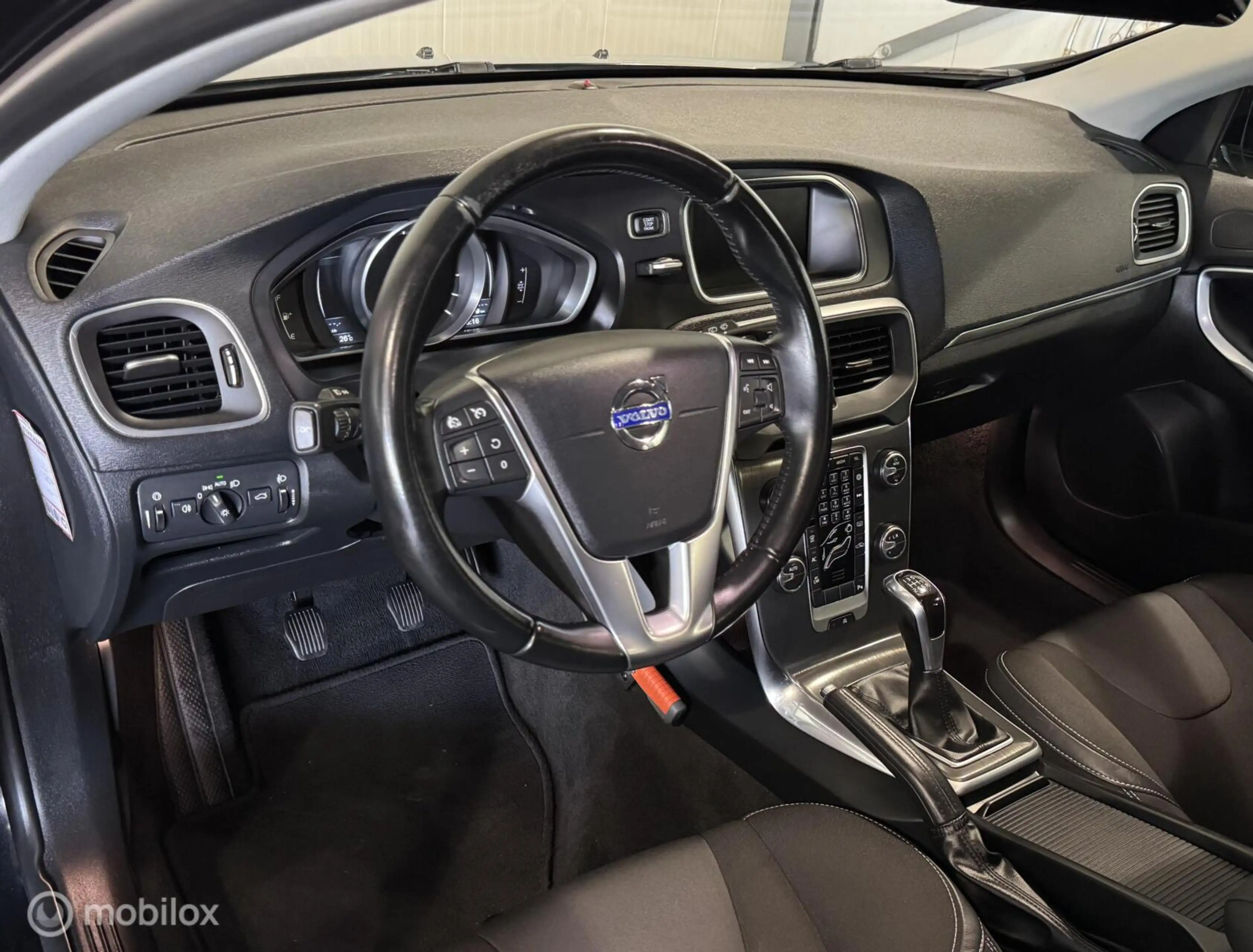 Volvo V40 2.0 D4 Momentum Business [ NAP climate navi ] — photo 7