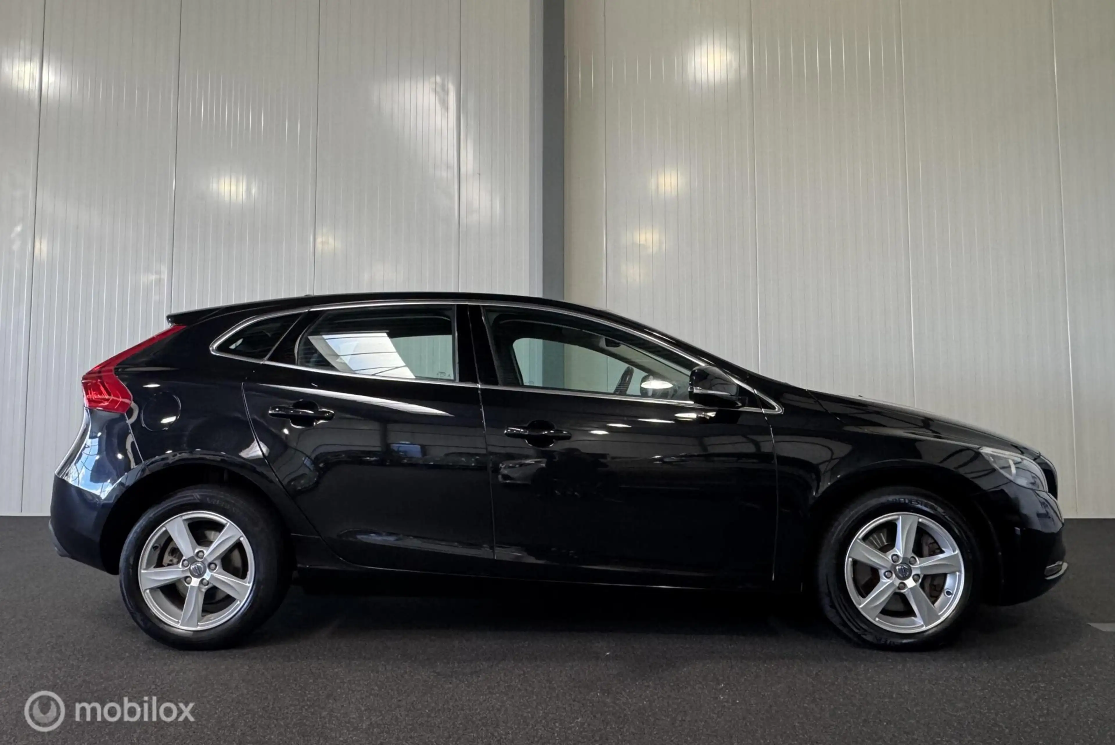 Volvo V40 2.0 D4 Momentum Business [ NAP climate navi ] — photo 5