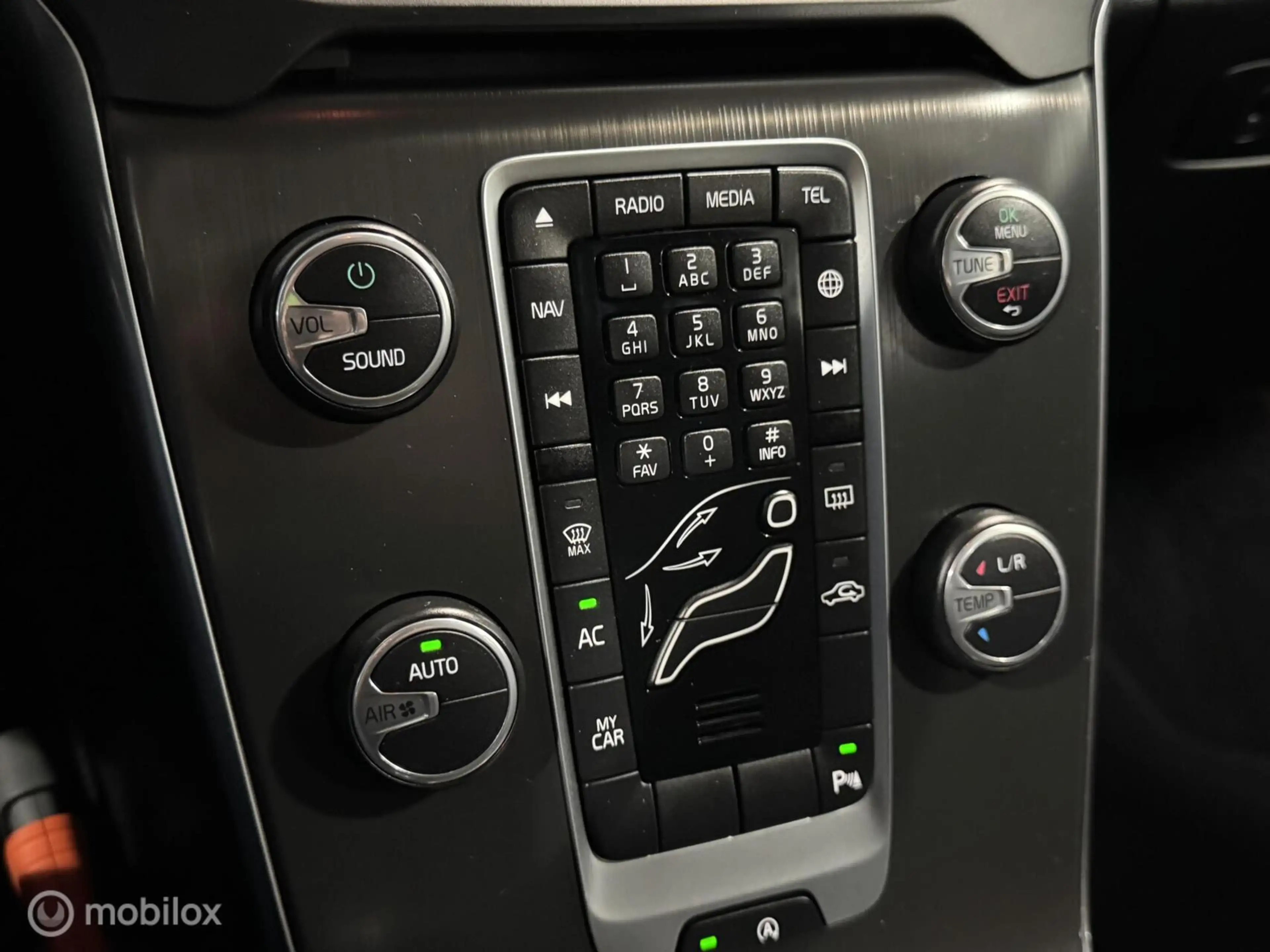 Volvo V40 2.0 D4 Momentum Business [ NAP climate navi ] — photo 19