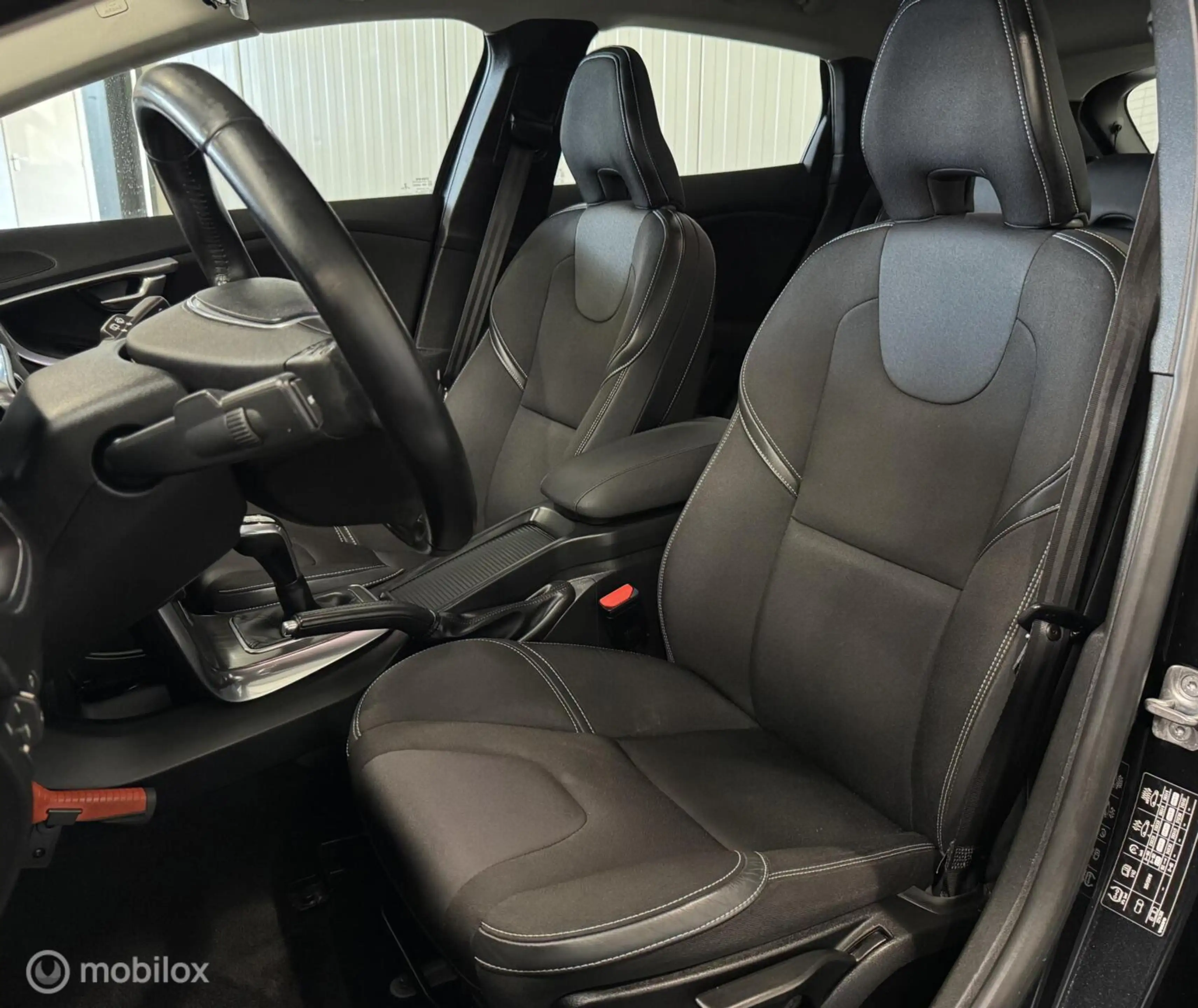 Volvo V40 2.0 D4 Momentum Business [ NAP climate navi ] — photo 8
