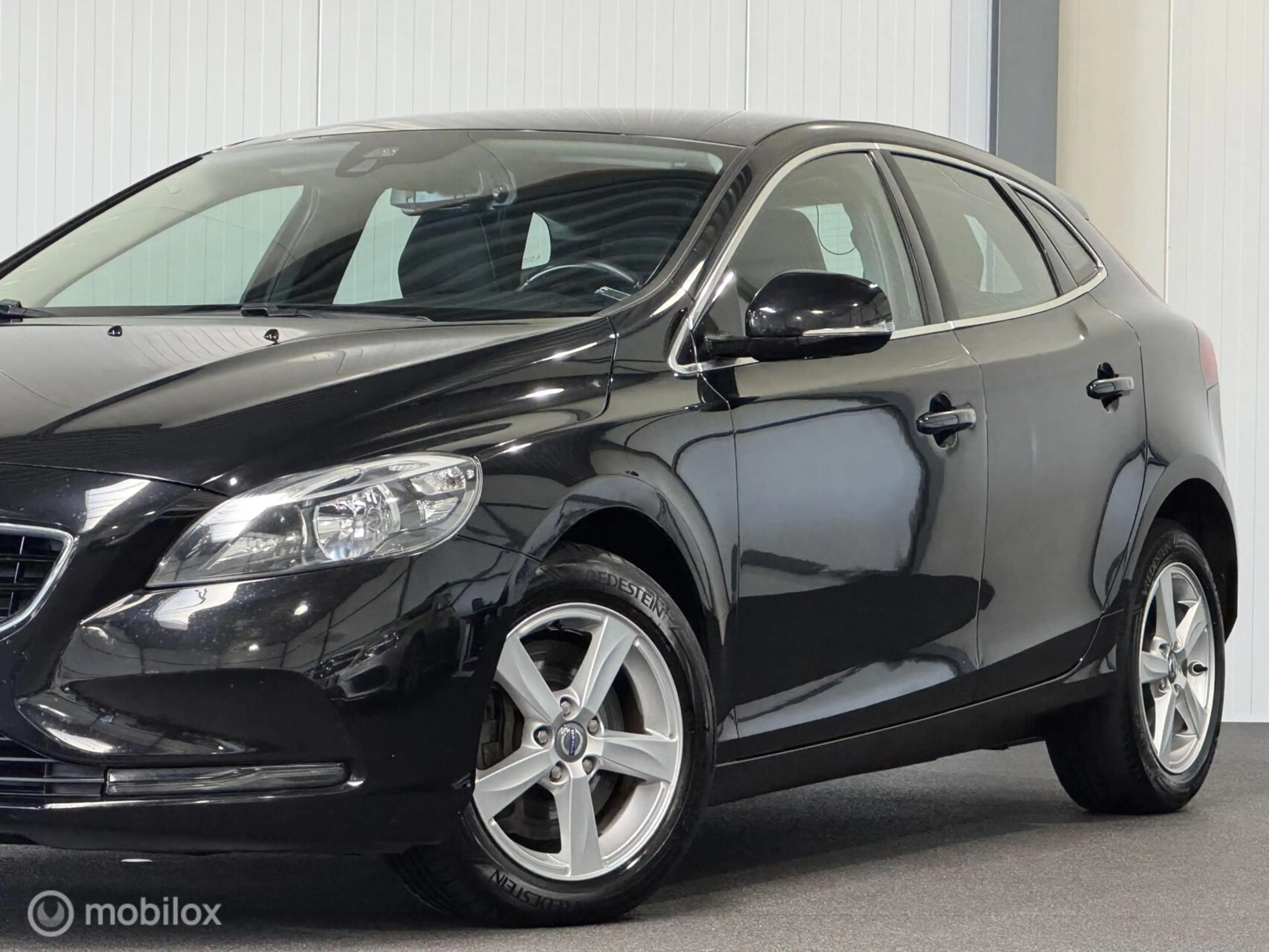 Volvo V40 2.0 D4 Momentum Business [ NAP climate navi ] — photo 14