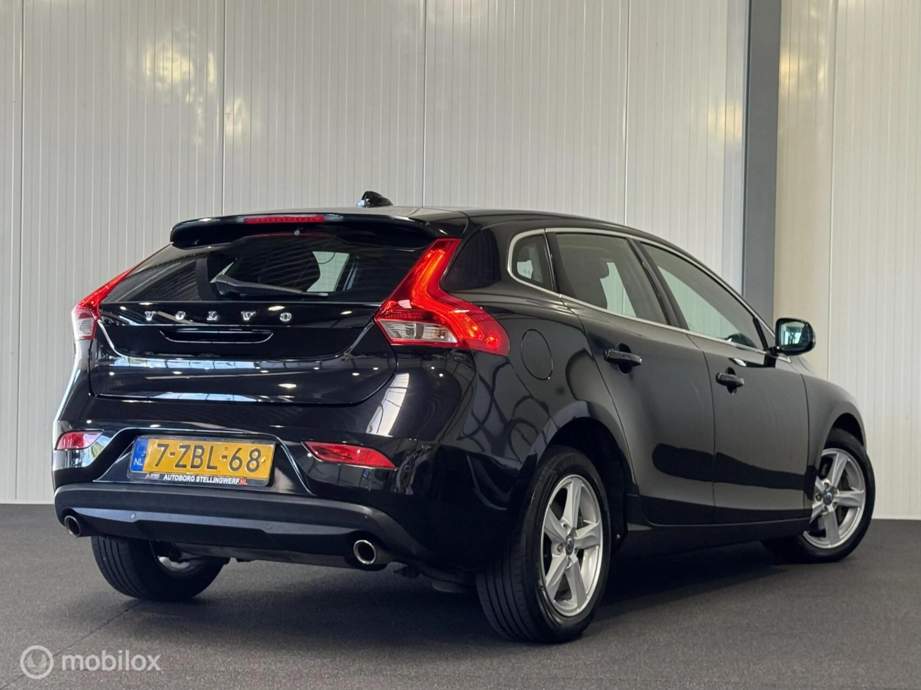 Volvo V40 2.0 D4 Momentum Business [ NAP climate navi ] — photo 6