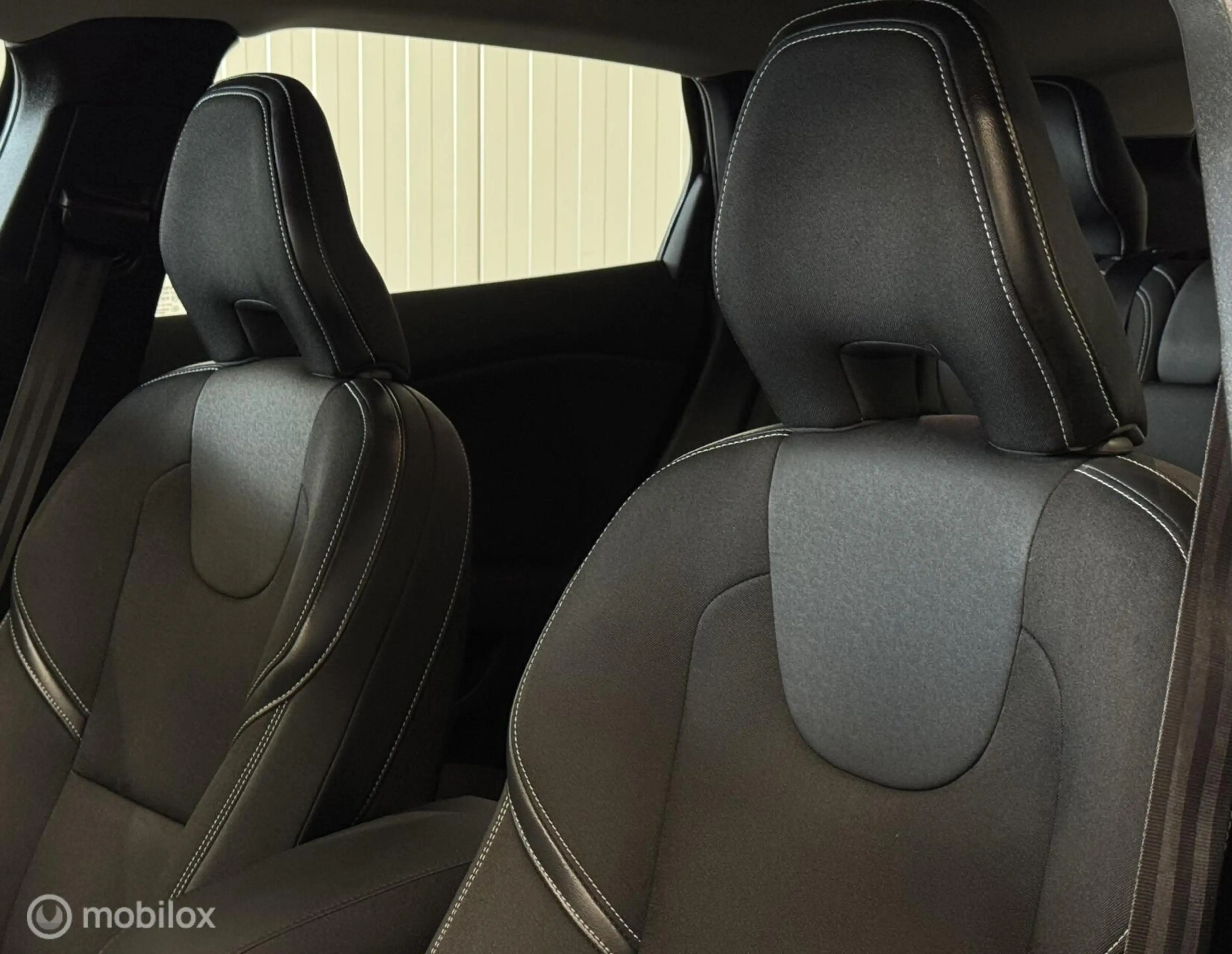 Volvo V40 2.0 D4 Momentum Business [ NAP climate navi ] — photo 9