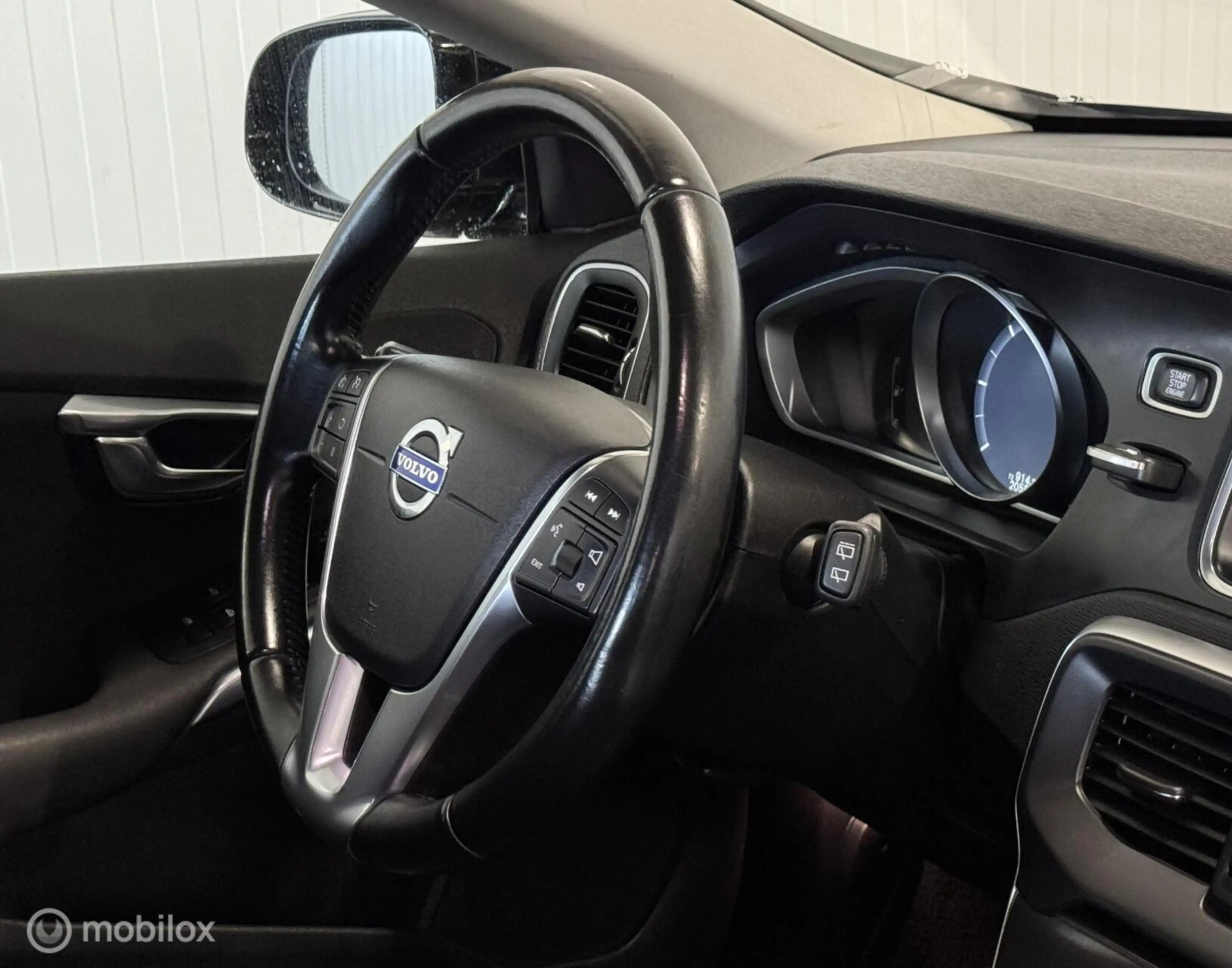 Volvo V40 2.0 D4 Momentum Business [ NAP climate navi ] — photo 22
