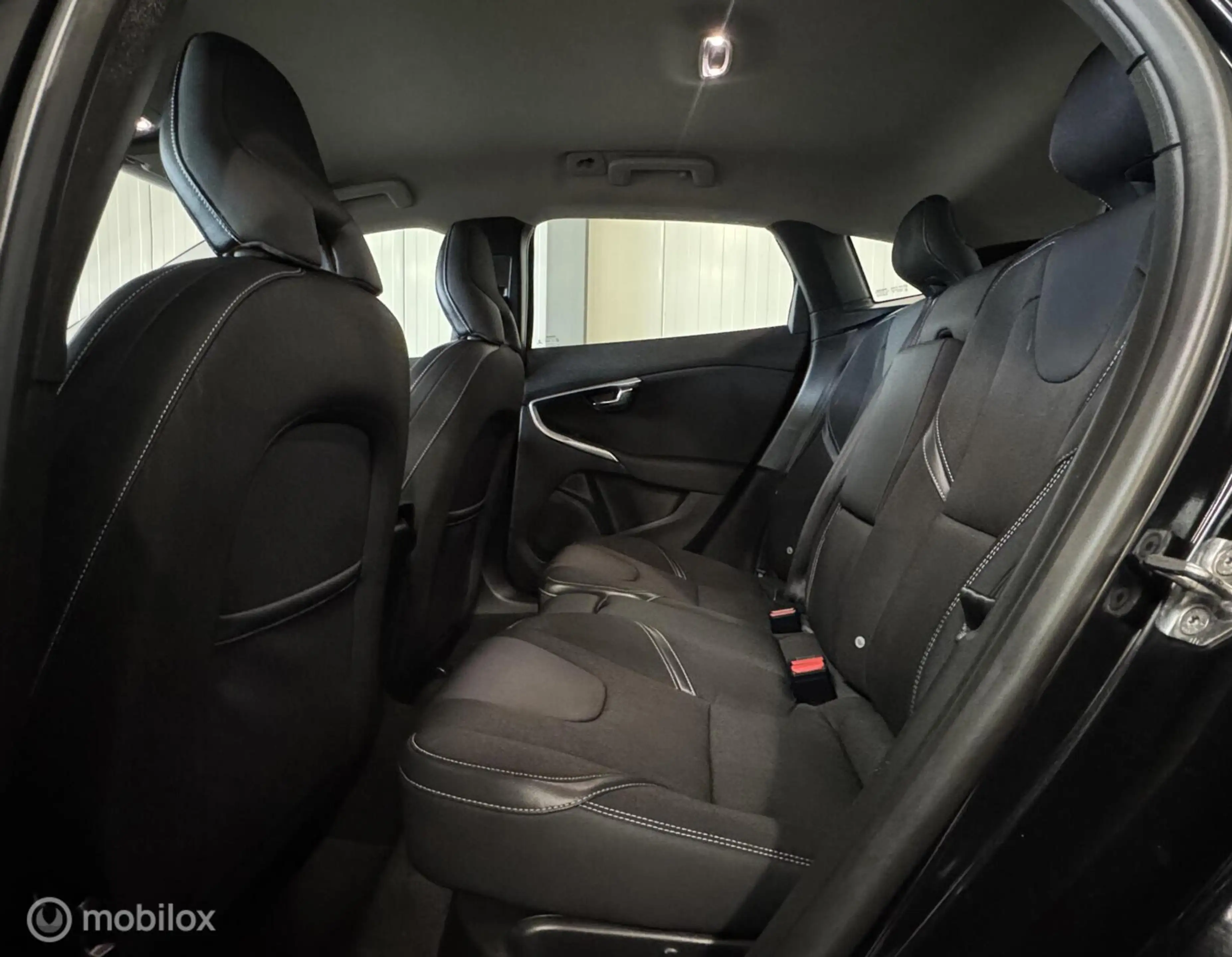 Volvo V40 2.0 D4 Momentum Business [ NAP climate navi ] — photo 10