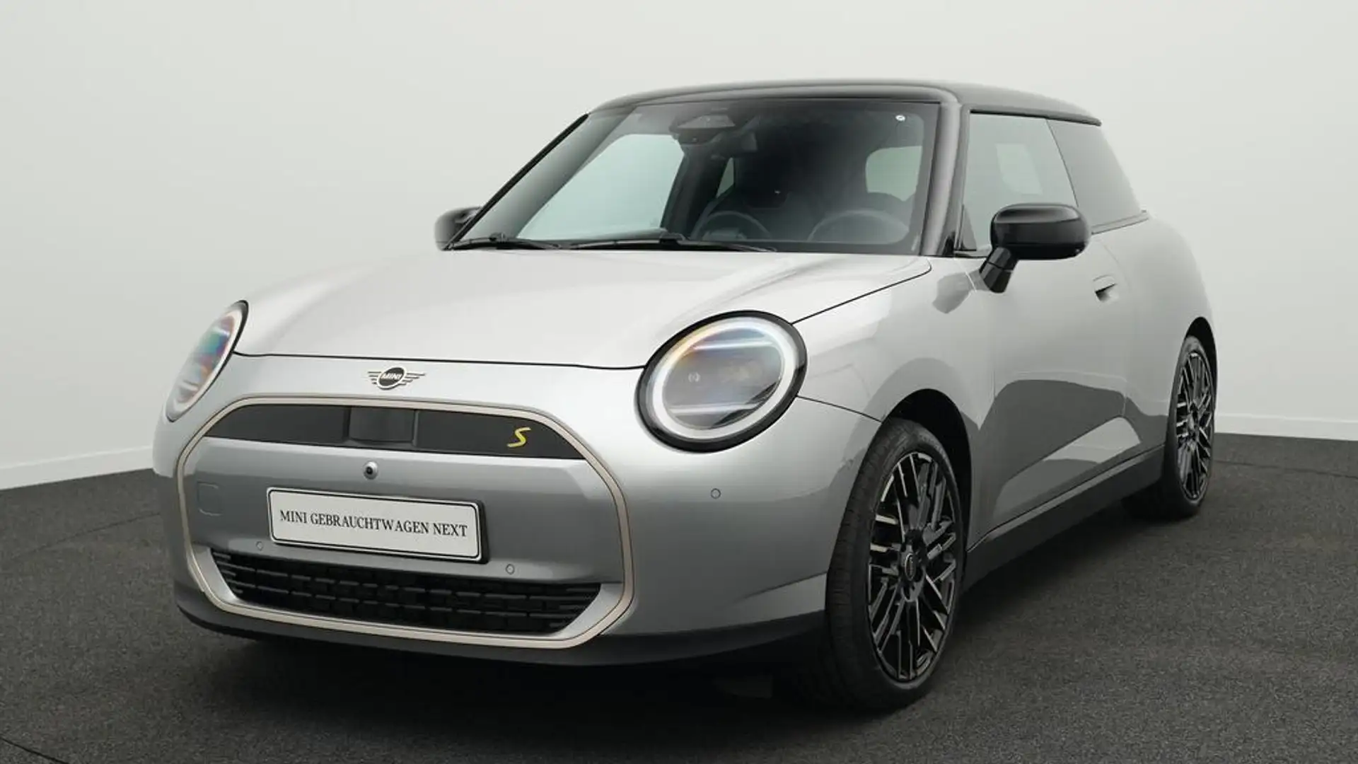 MINI Cooper SE Favoured Trim Grau - 1