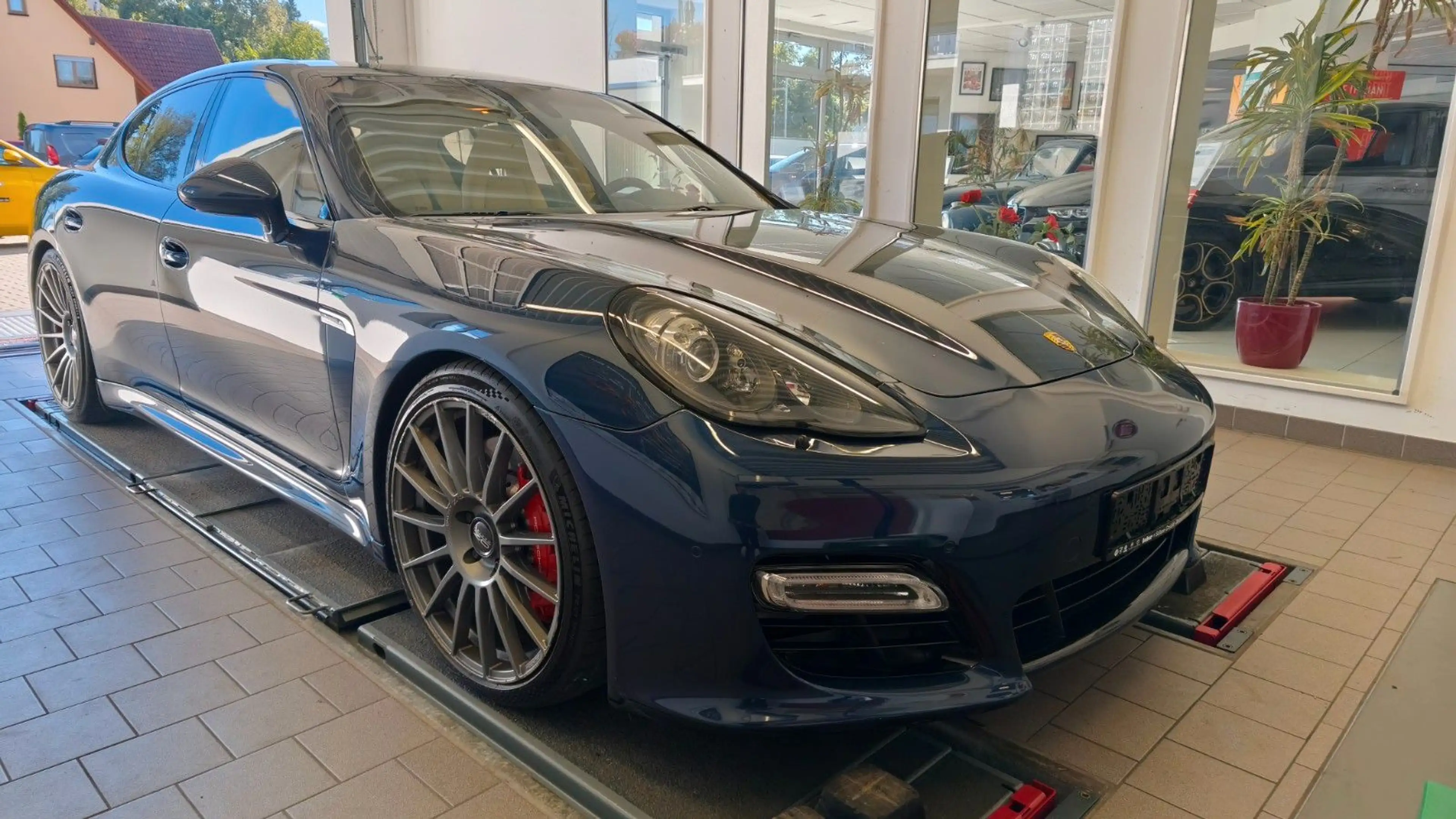 Porsche Panamera 4 GTS Approved-08/27