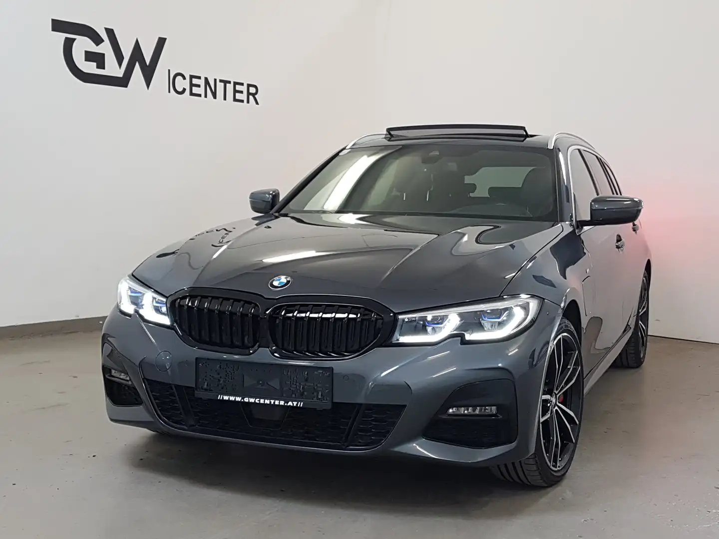 BMW 330 e xDrive M Sport AHK ACC Laserlicht HUD Panorama Grau - 1