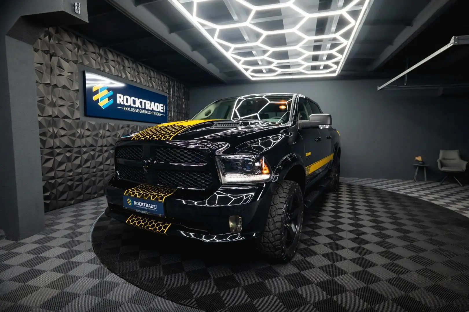 Dodge RAM 5.7 V8 HEMI 4x4 OFFROAD BumbleBee NightPaket Schwarz - 1