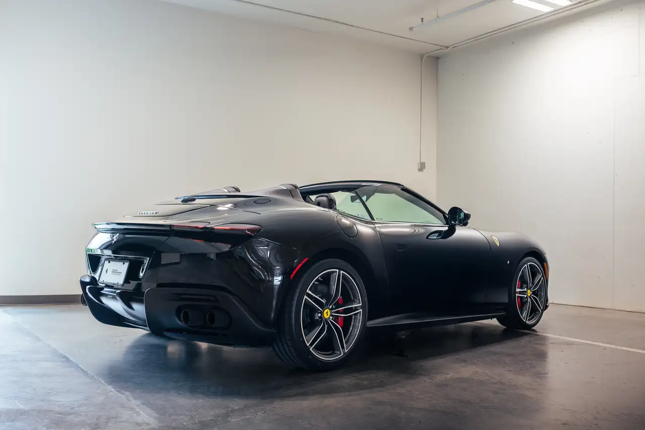 Ferrari Roma снимка Ferrari Roma