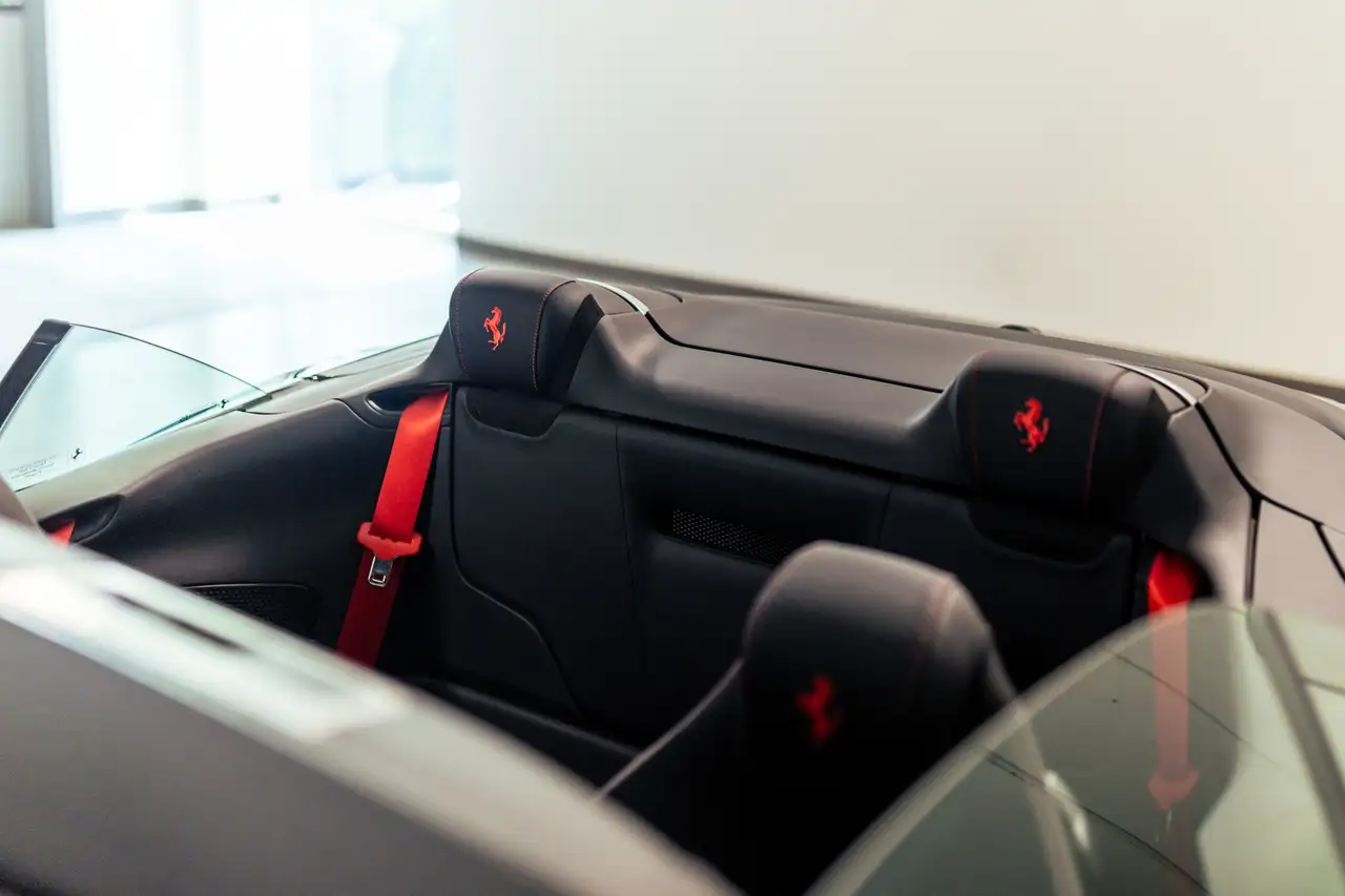 Ferrari Roma снимка Ferrari Roma