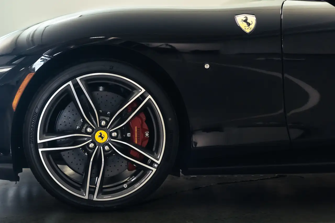 Ferrari Roma снимка Ferrari Roma
