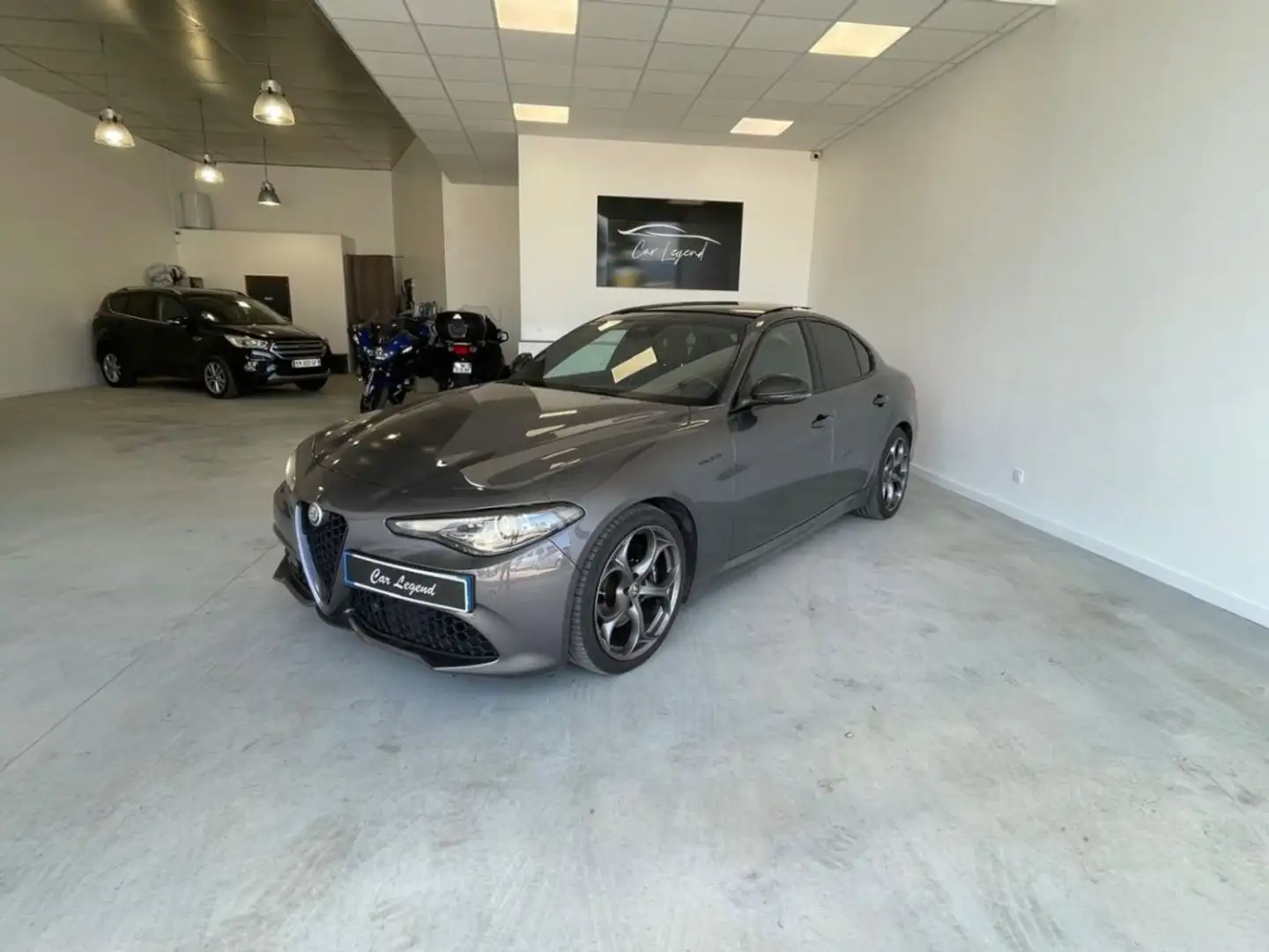 Alfa Romeo Giulia MY21 2.0 TB 280 ch AT8 Veloce Šedá - 1