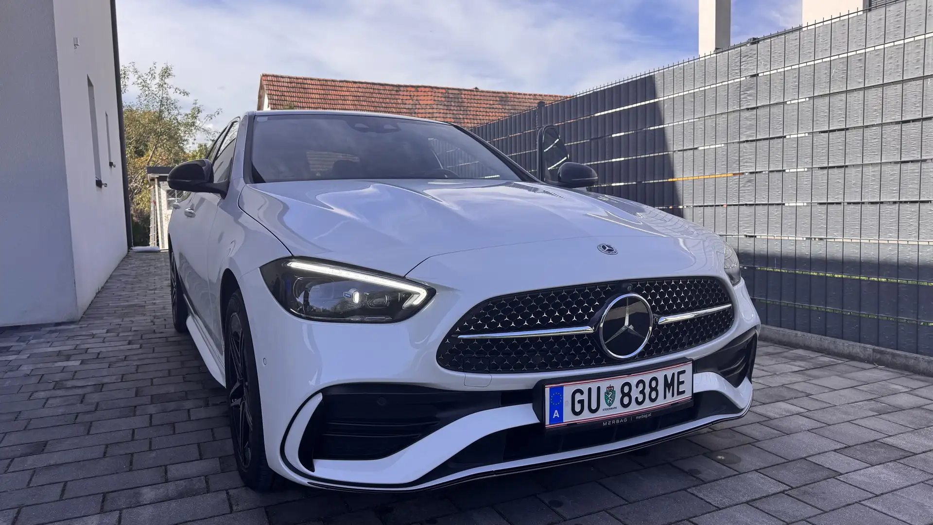 Mercedes-Benz C 300 300e PHEV 25,4kWh Aut. Weiß - 1