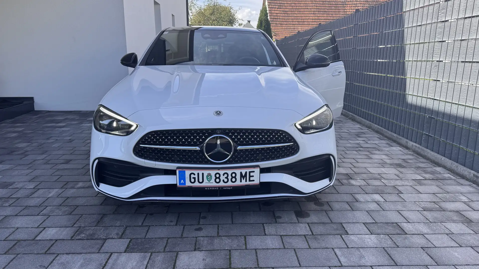 Mercedes-Benz C 300 300e PHEV 25,4kWh Aut. Weiß - 2