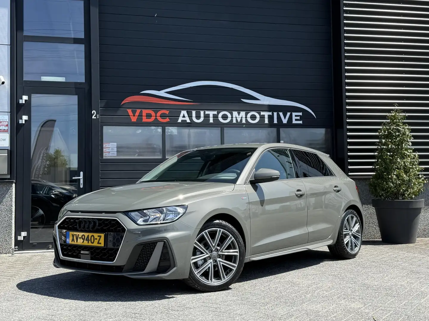 Audi A1 Sportback 35 TFSI S Line 1e Eigenaar | Zwart Optie Gris - 1