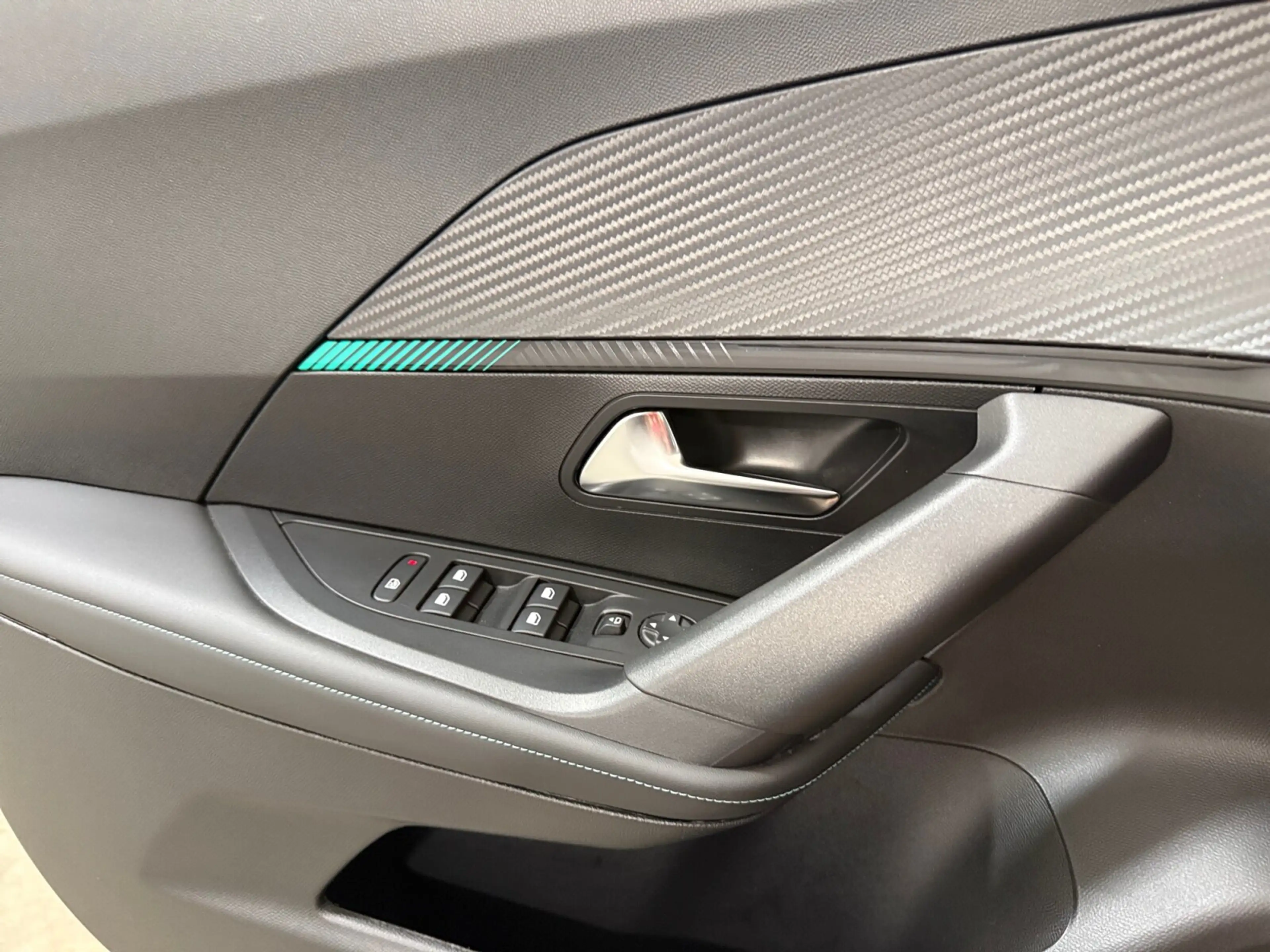 Peugeot e-2008 Allure 50 kWh ** Camera | Navi/Carplay | Cruise — photo 18