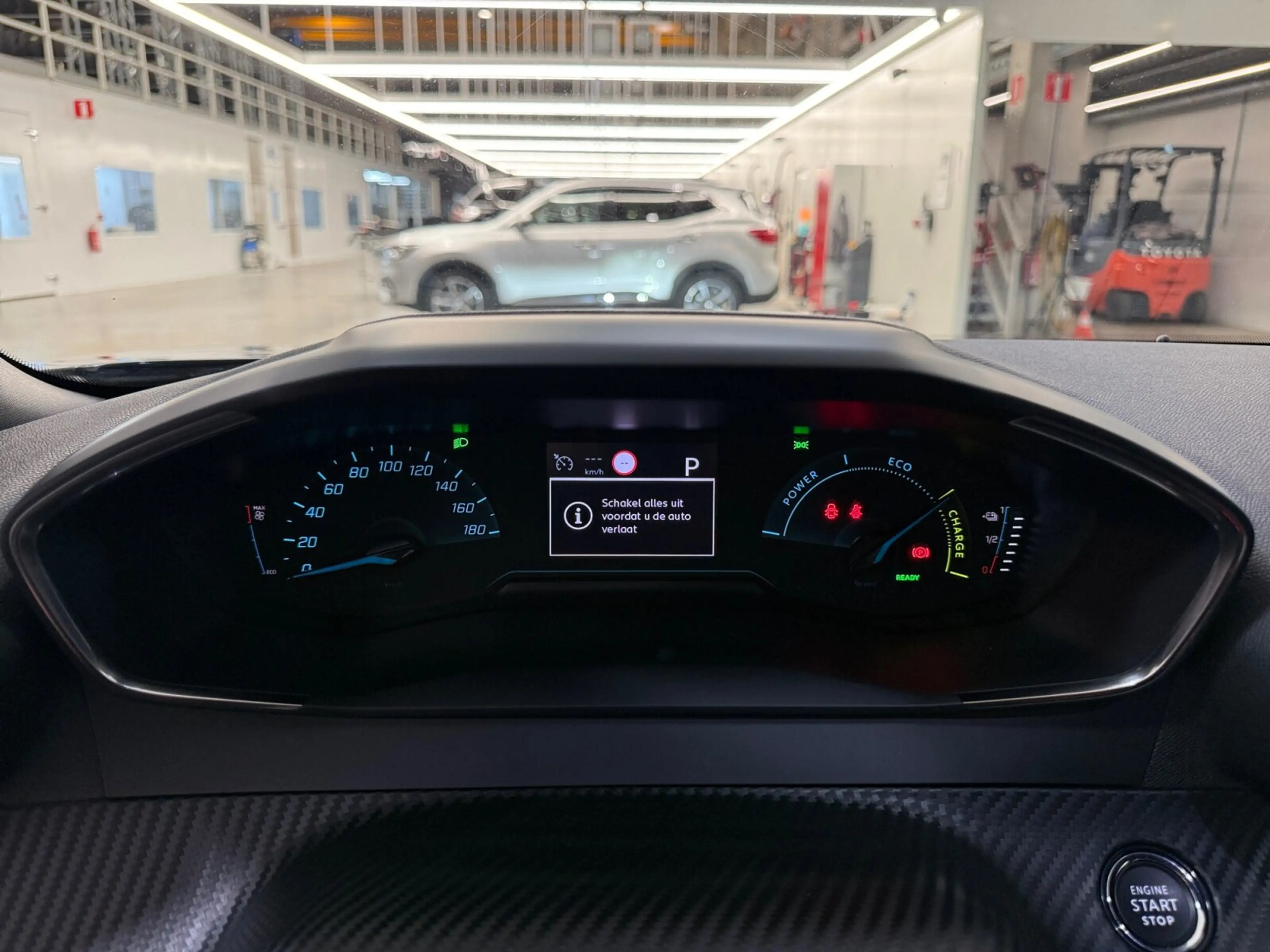 Peugeot e-2008 Allure 50 kWh ** Camera | Navi/Carplay | Cruise — photo 16