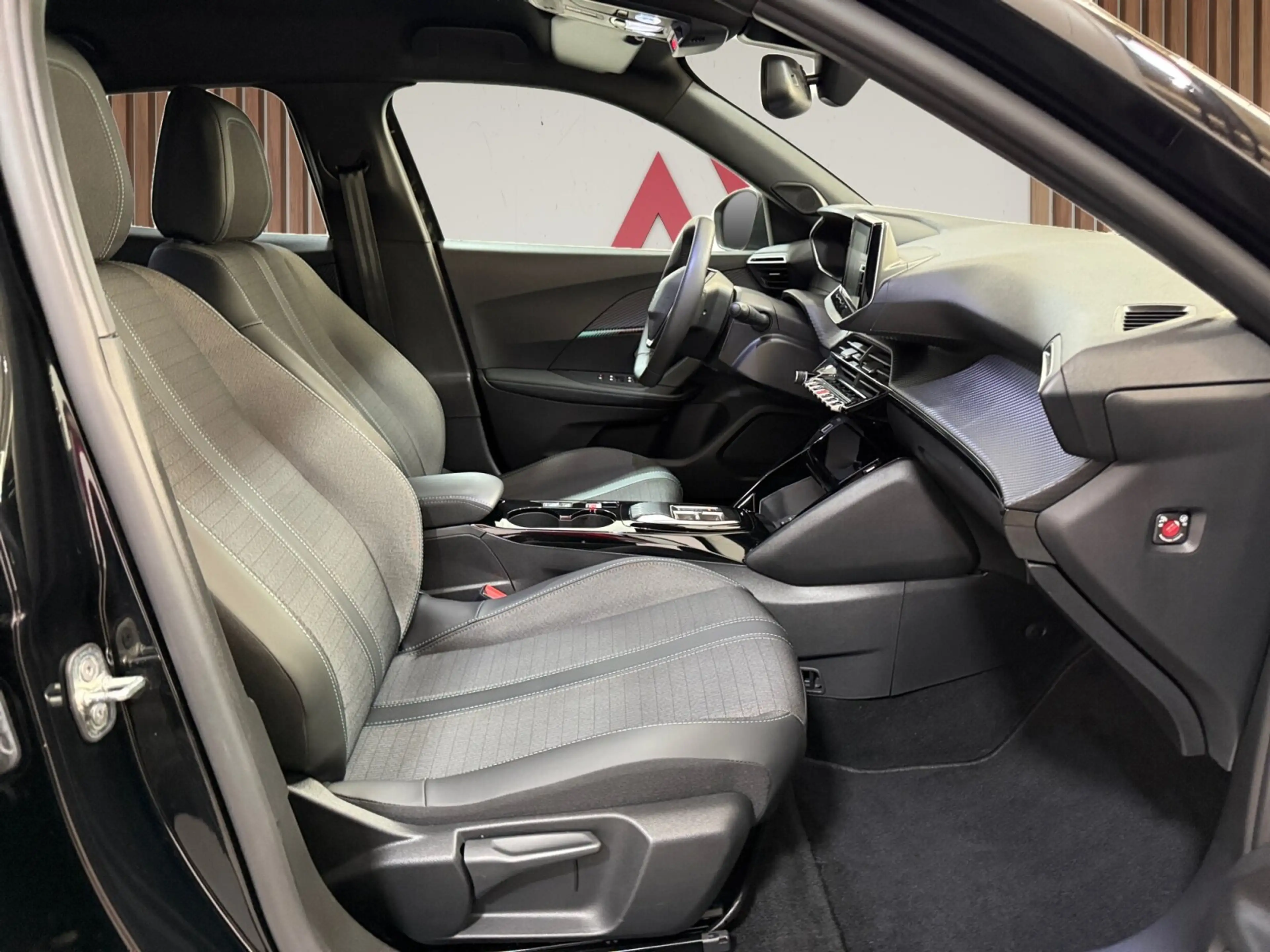 Peugeot e-2008 Allure 50 kWh ** Camera | Navi/Carplay | Cruise — photo 28