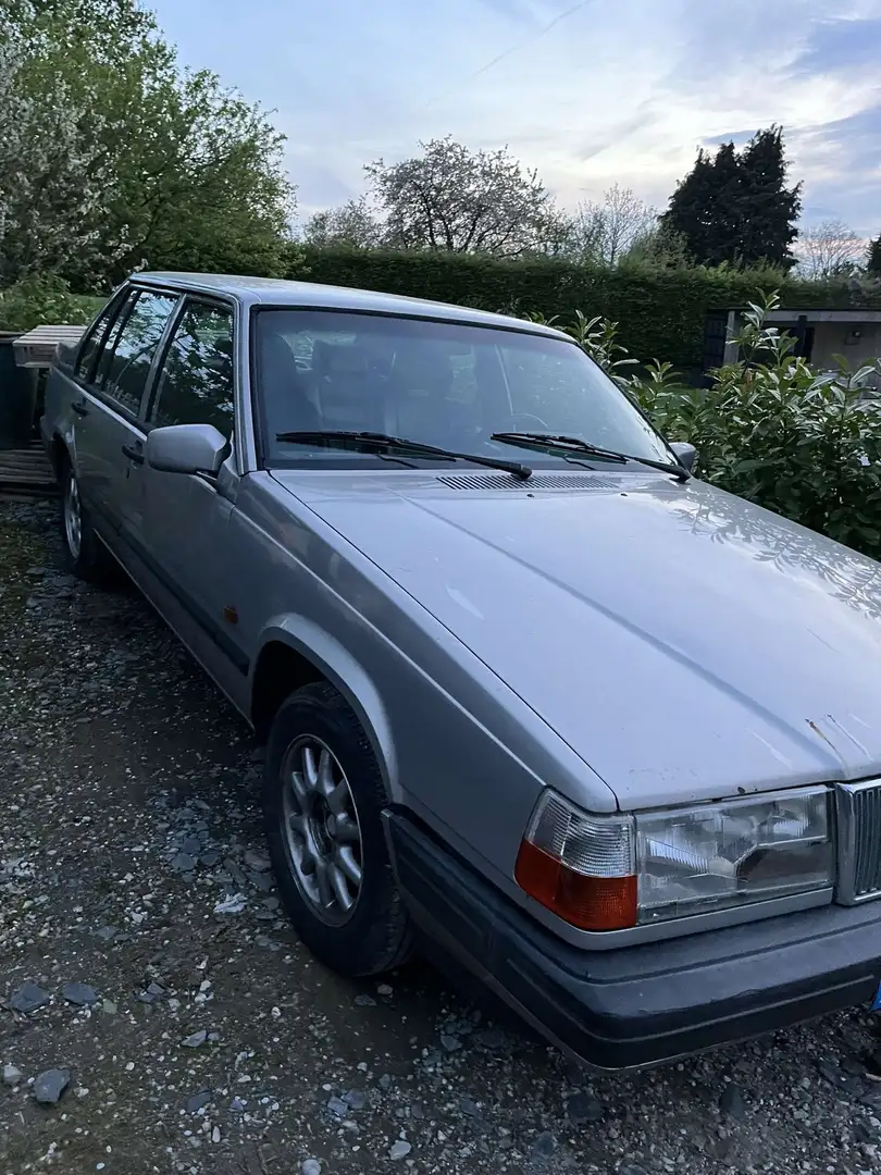 Volvo 940 Grau - 1