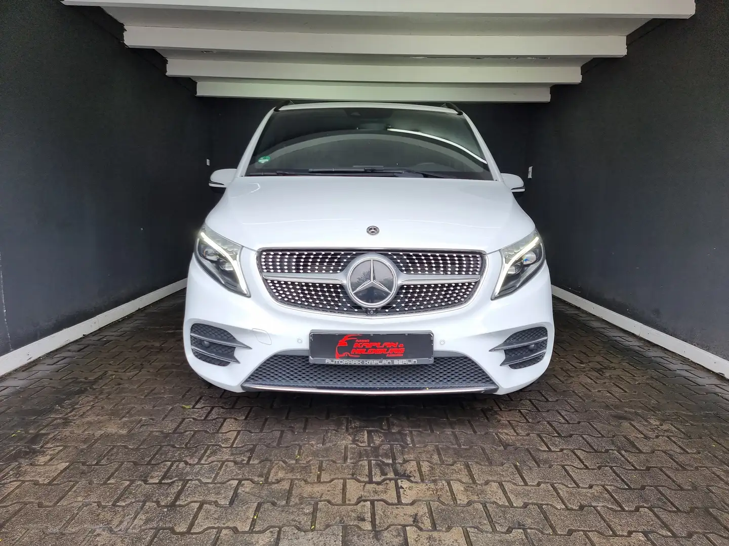 Mercedes-Benz V 300 d 9G, LANG, AMG LINE, PANO, DISTRONIC, 360° White - 2