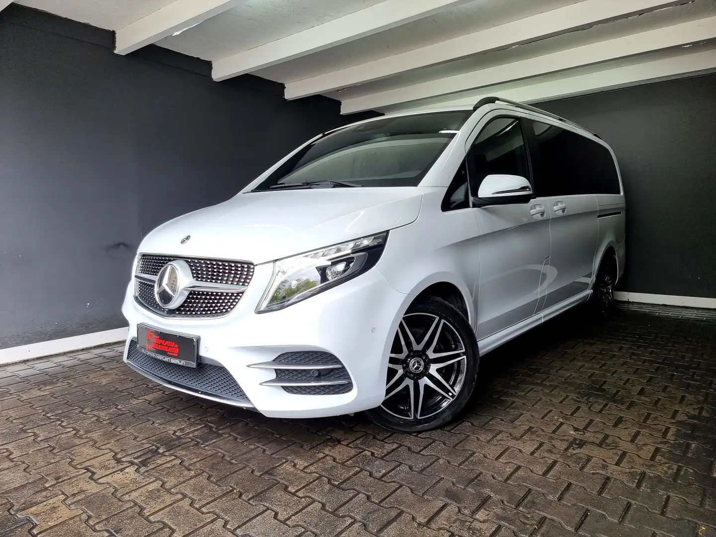 Mercedes-Benz V 300 d 9G, LANG, AMG LINE, PANO, DISTRONIC, 360° White - 1