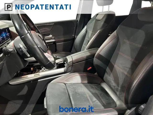 Mercedes-Benz B-Class view 11