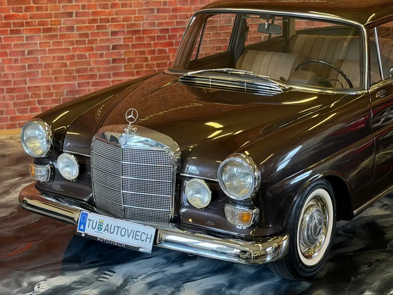 Mercedes-Benz 200D W110 Heckflosse, foto 6