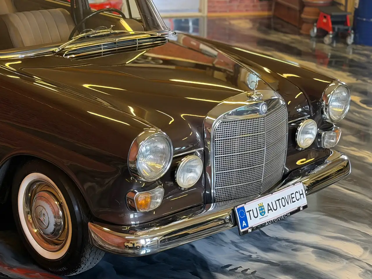 Mercedes-Benz 200D W110 Heckflosse, foto 8