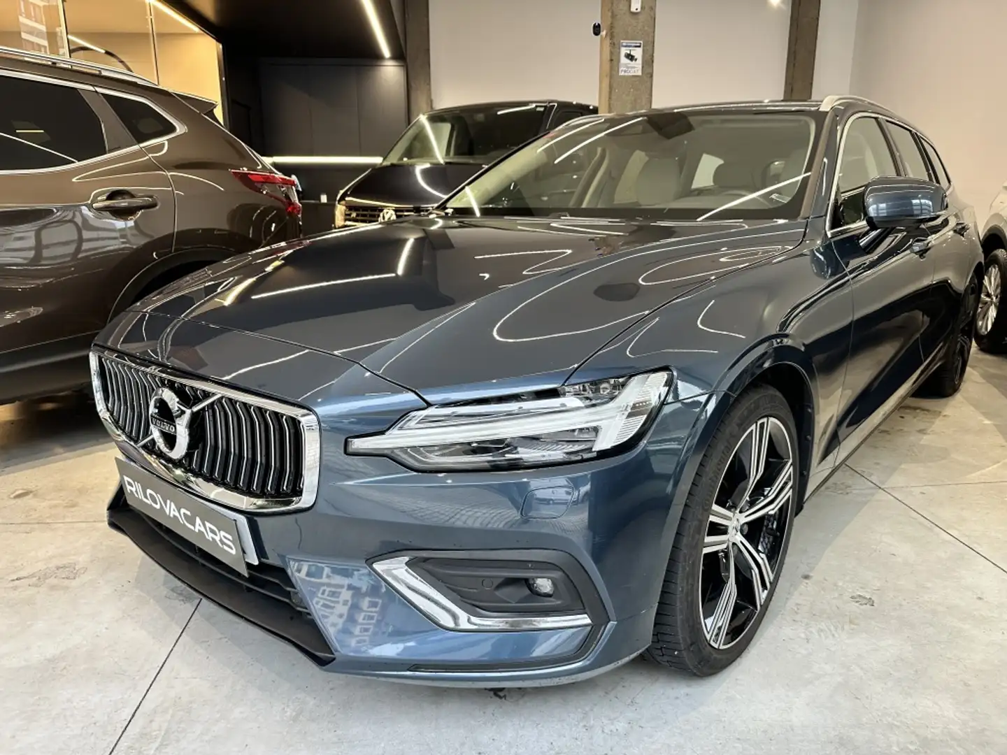 Volvo V60 D4 Inscription Aut. Azul - 2